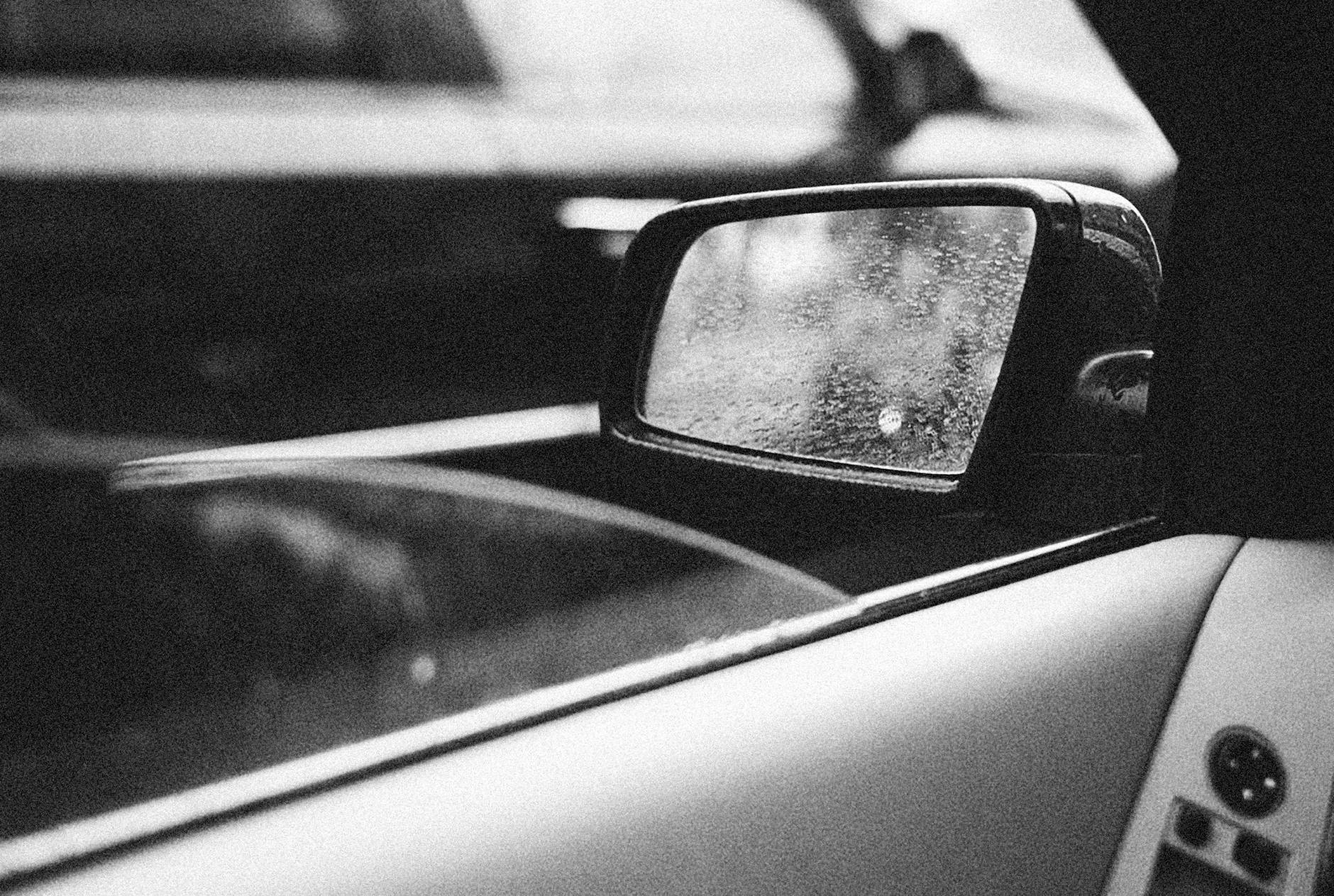 비 오는 날 사이드 미러 발수 필름 부착 및 시야 확보 꿀팁 가이드