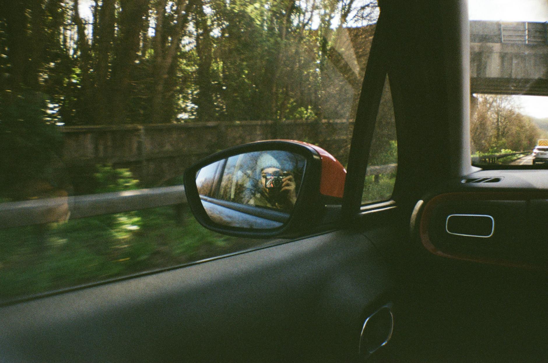 비 오는 날 사이드 미러 발수 필름 부착 및 시야 확보 꿀팁 가이드